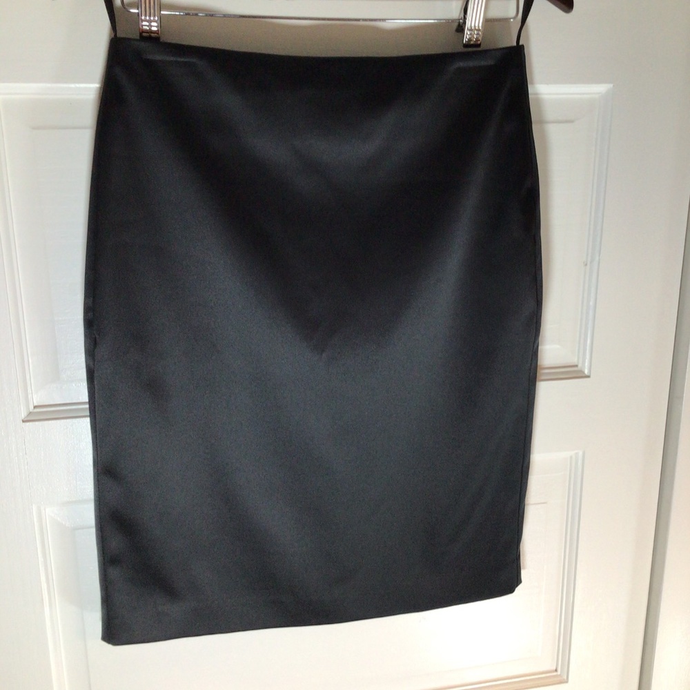 🖤 Guess🖤 BEAUTIFUL ELEGANT SKIRT